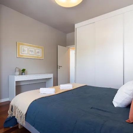 Apartment Roomy Stylish Flat With Balcony Porto