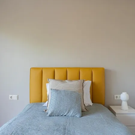 Roomy Stylish Flat With Balcony