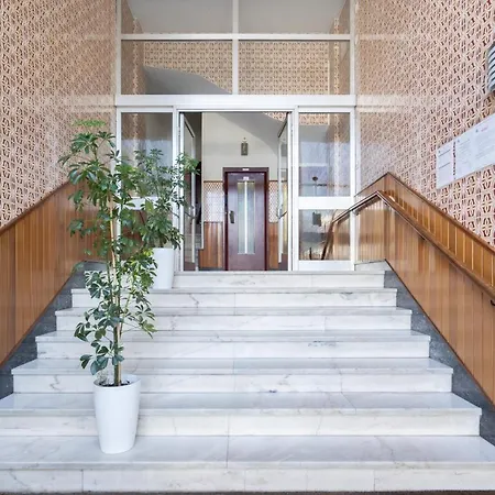 Roomy Stylish Flat With Balcony Apartment Porto