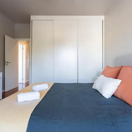 Roomy Stylish Flat With Balcony * Porto