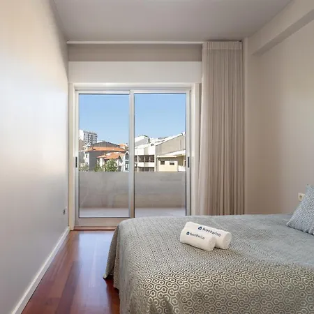 Apartment Roomy Stylish Flat With Balcony Porto