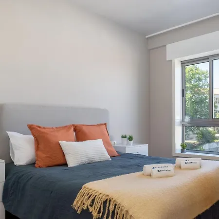 Roomy Stylish Flat With Balcony Apartment