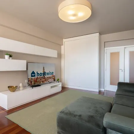 Apartment Roomy Stylish Flat With Balcony Porto