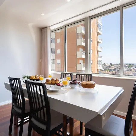 Roomy Stylish Flat With Balcony Apartamento Porto