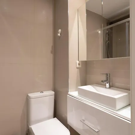 Roomy Stylish Flat With Balcony *