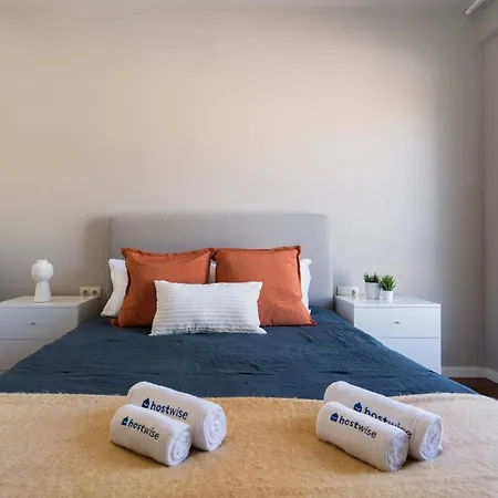 Apartamento Roomy Stylish Flat With Balcony *