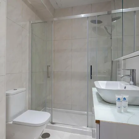 Roomy Stylish Flat With Balcony